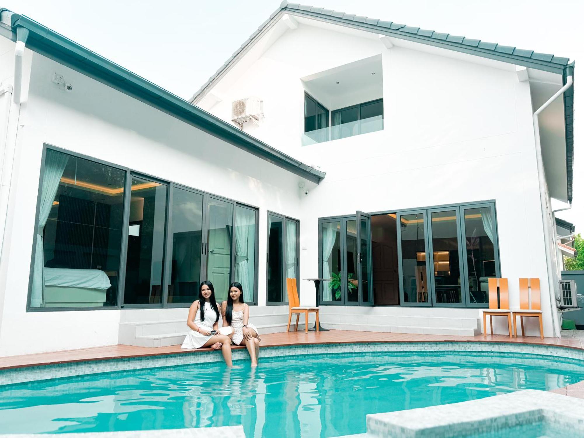 Luxury Pool In 5bd
