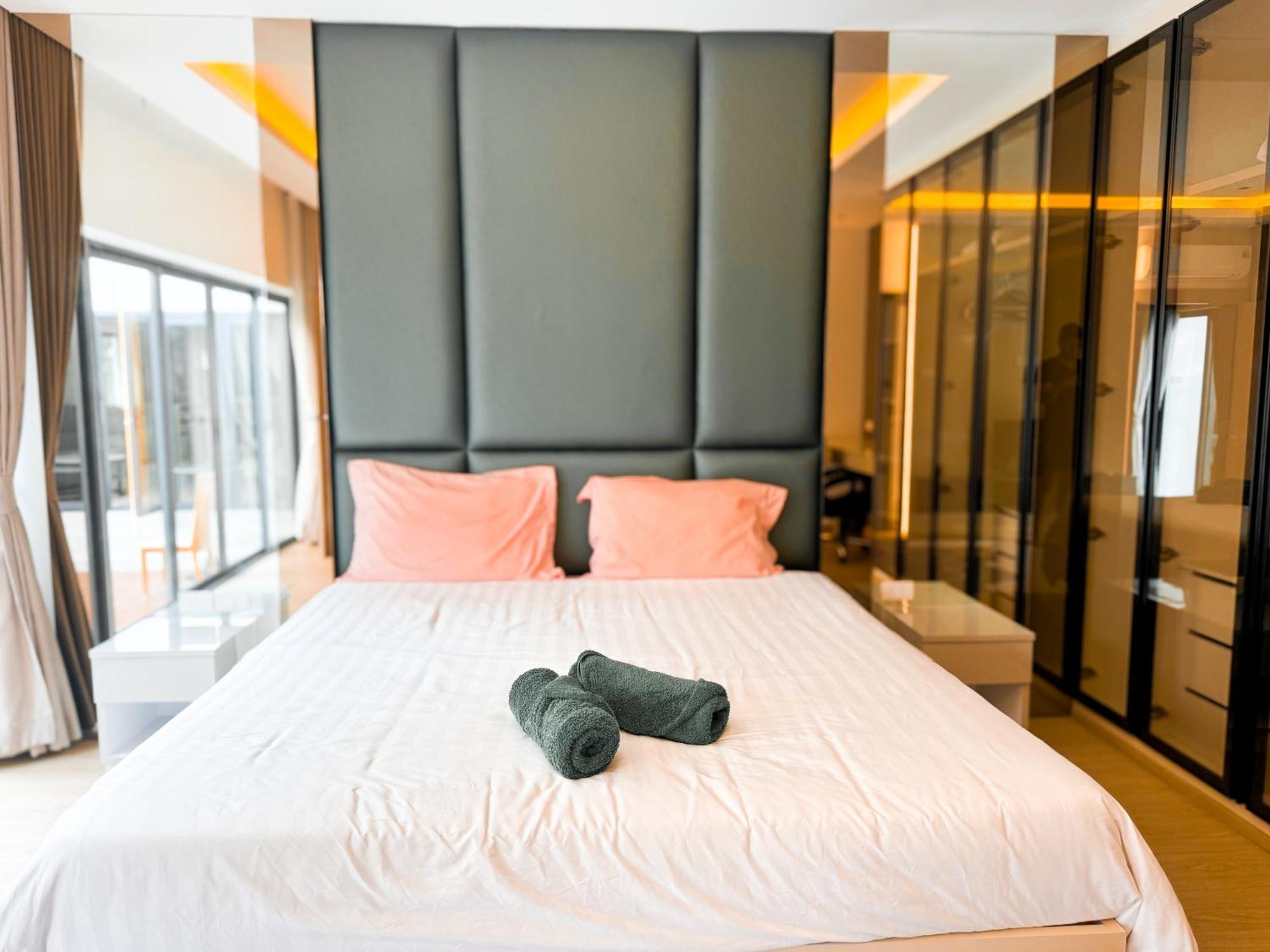 Luxury Pool In 5bd Jomtien Beach